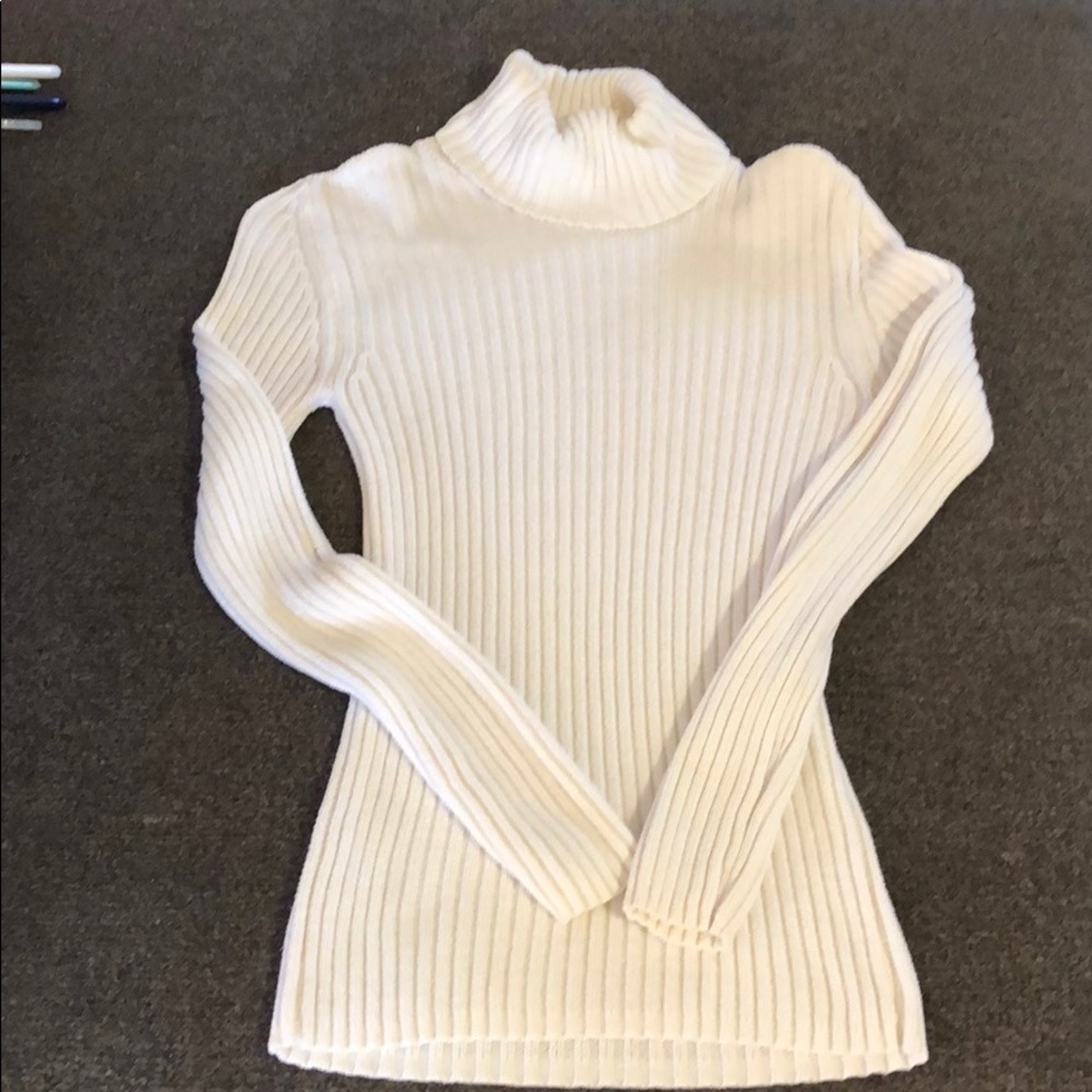 Turtleneck off white sweater